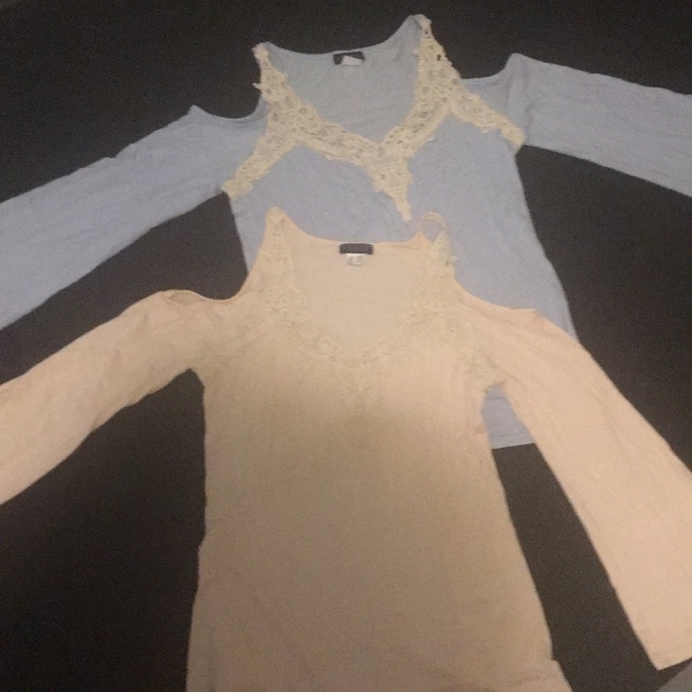 Set of 2 Venus blouses.